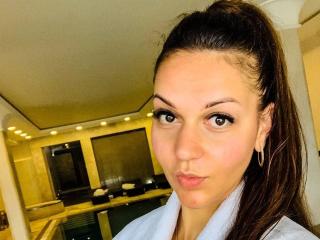 Rude chat with Wareham cam girl LuxeLoveX While I'm Getting naked